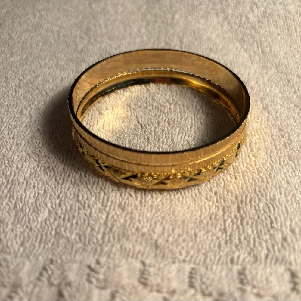 Vintage Elegant Gold-Tone Bangle Set